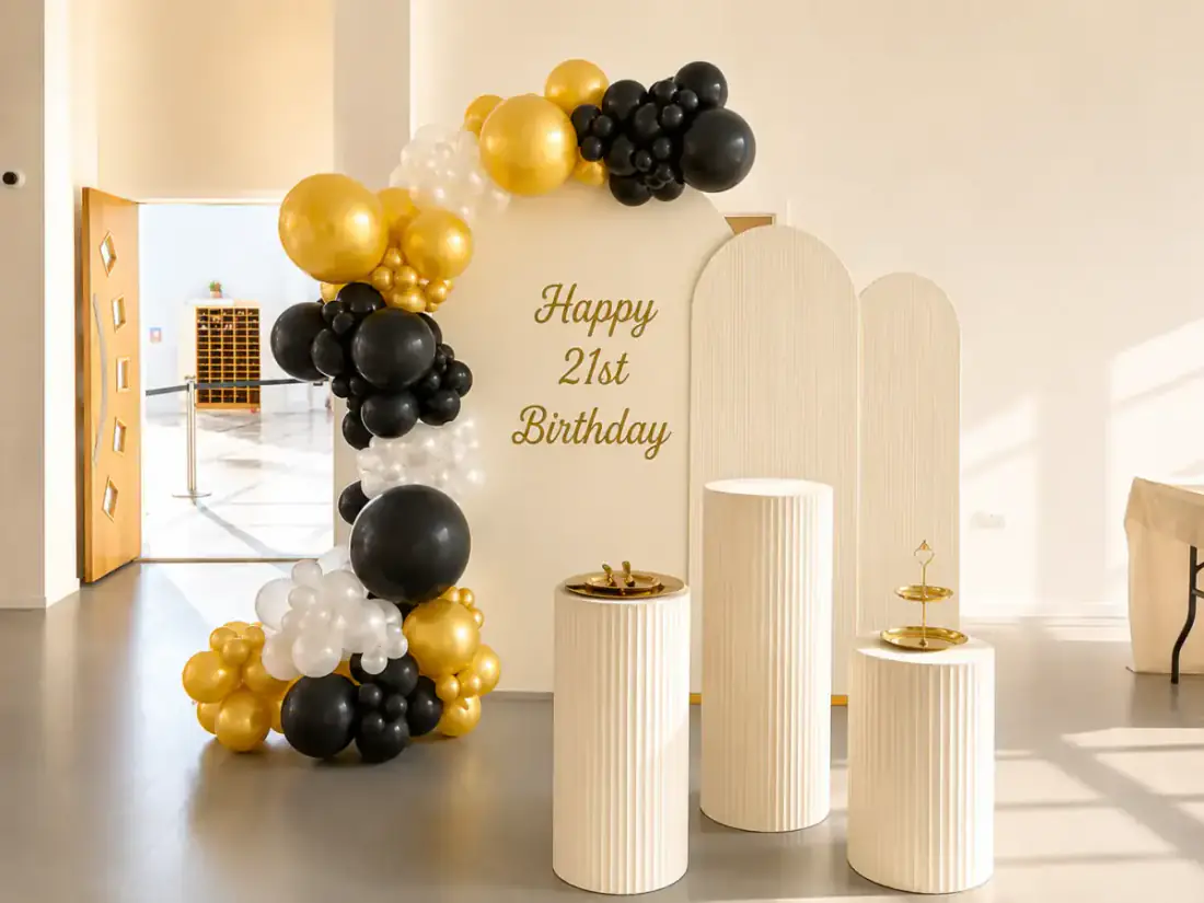 Sail board with organic balloon arch