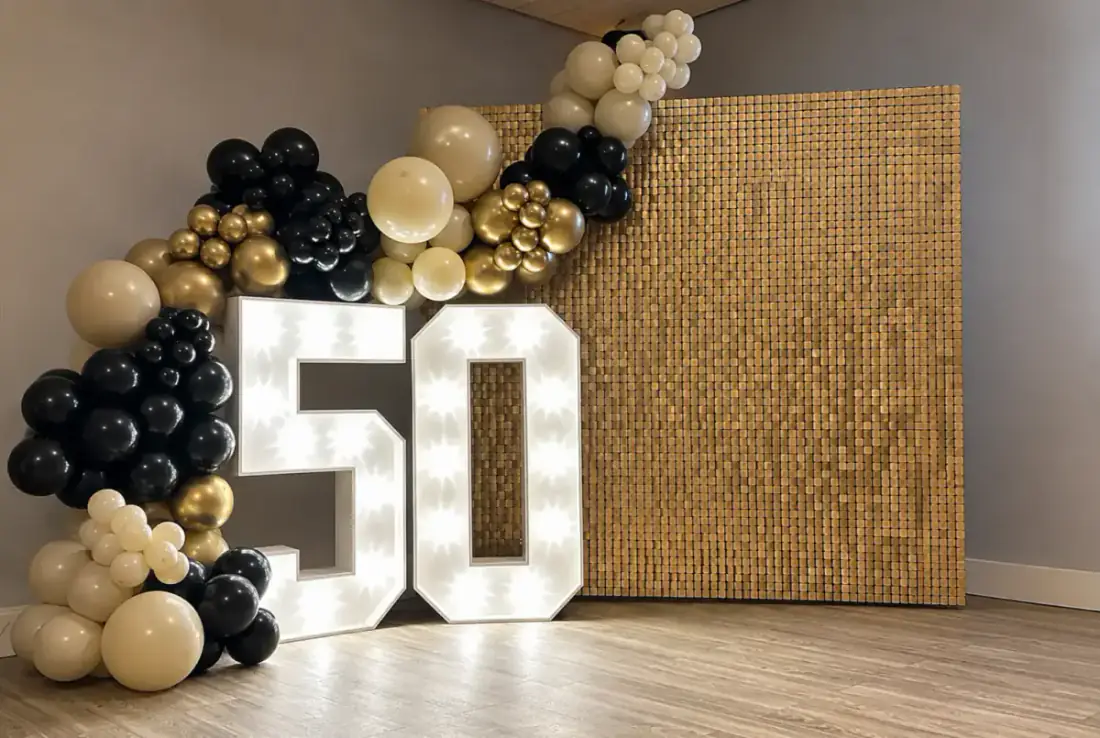 Shimmer wall with LED number