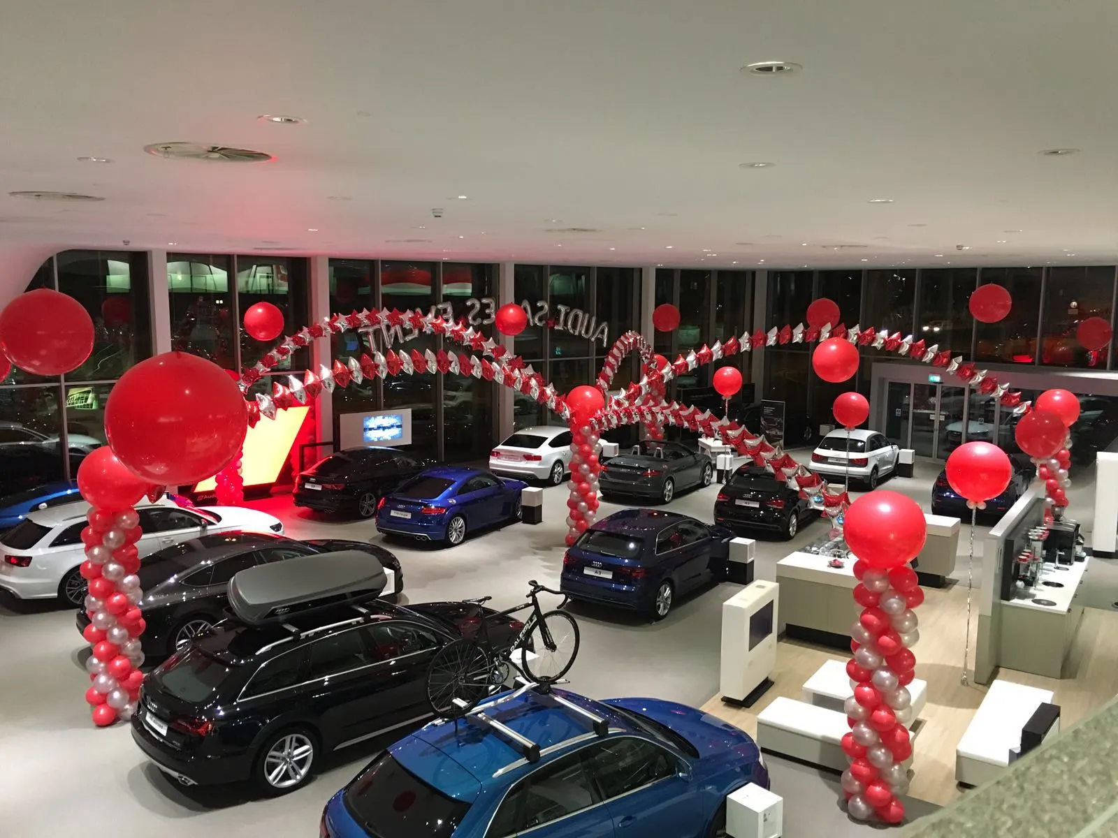 Car showroom balloon display 1