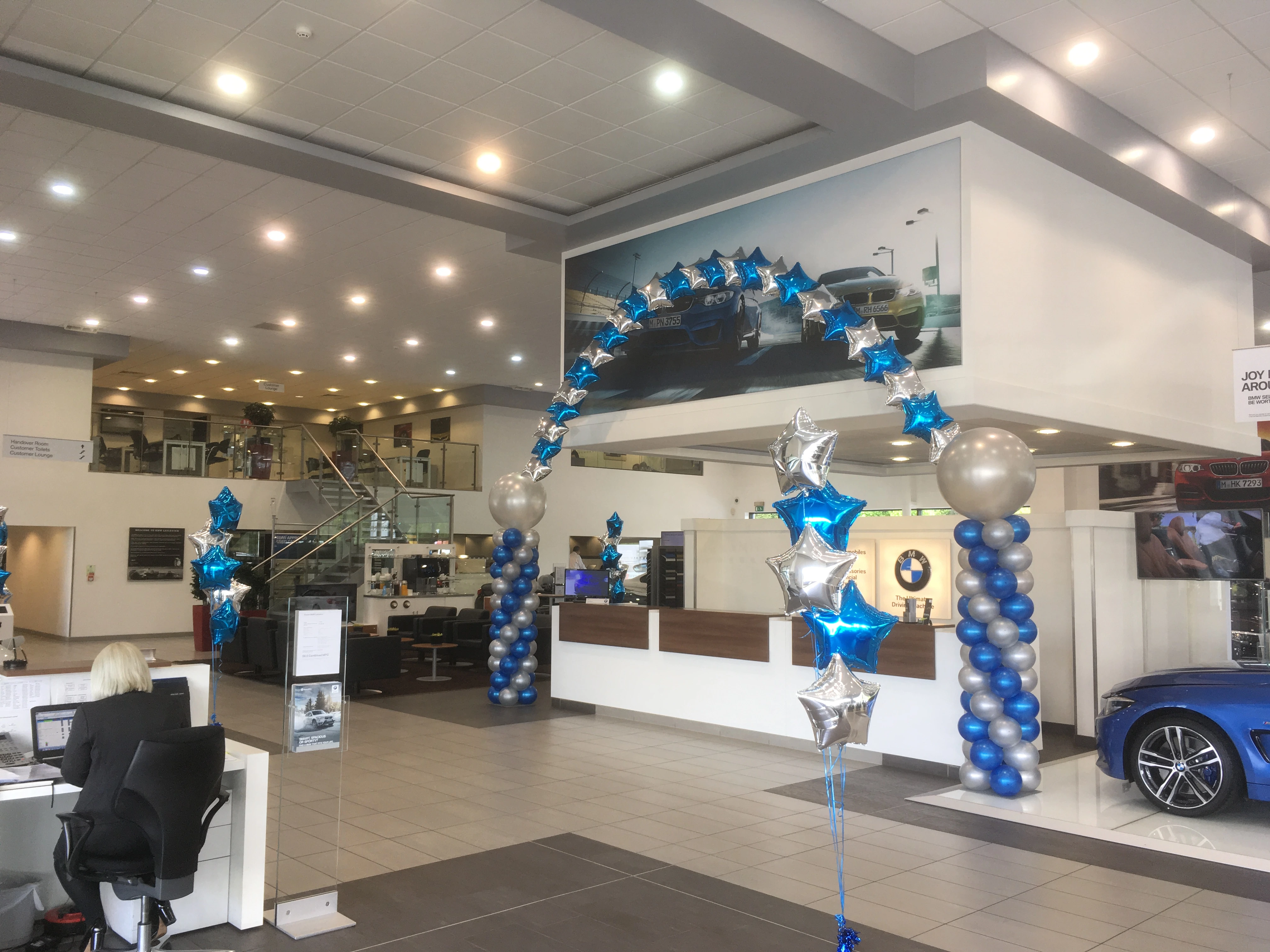 Car showroom balloon display 10