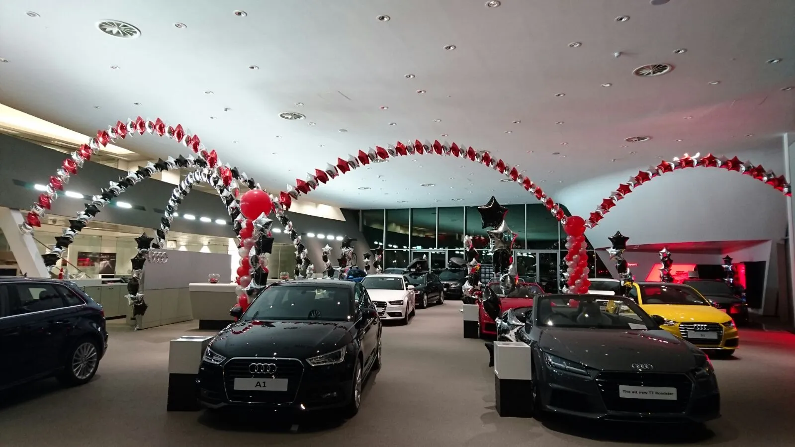 Car showroom balloon display 13