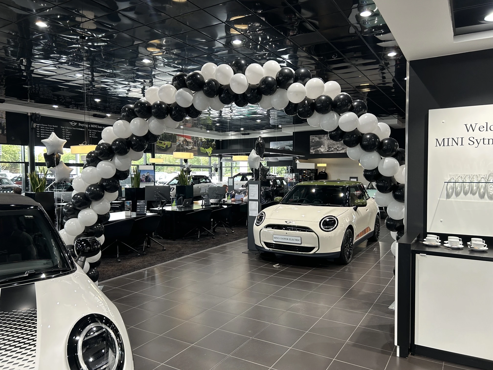 Car showroom balloon display 15