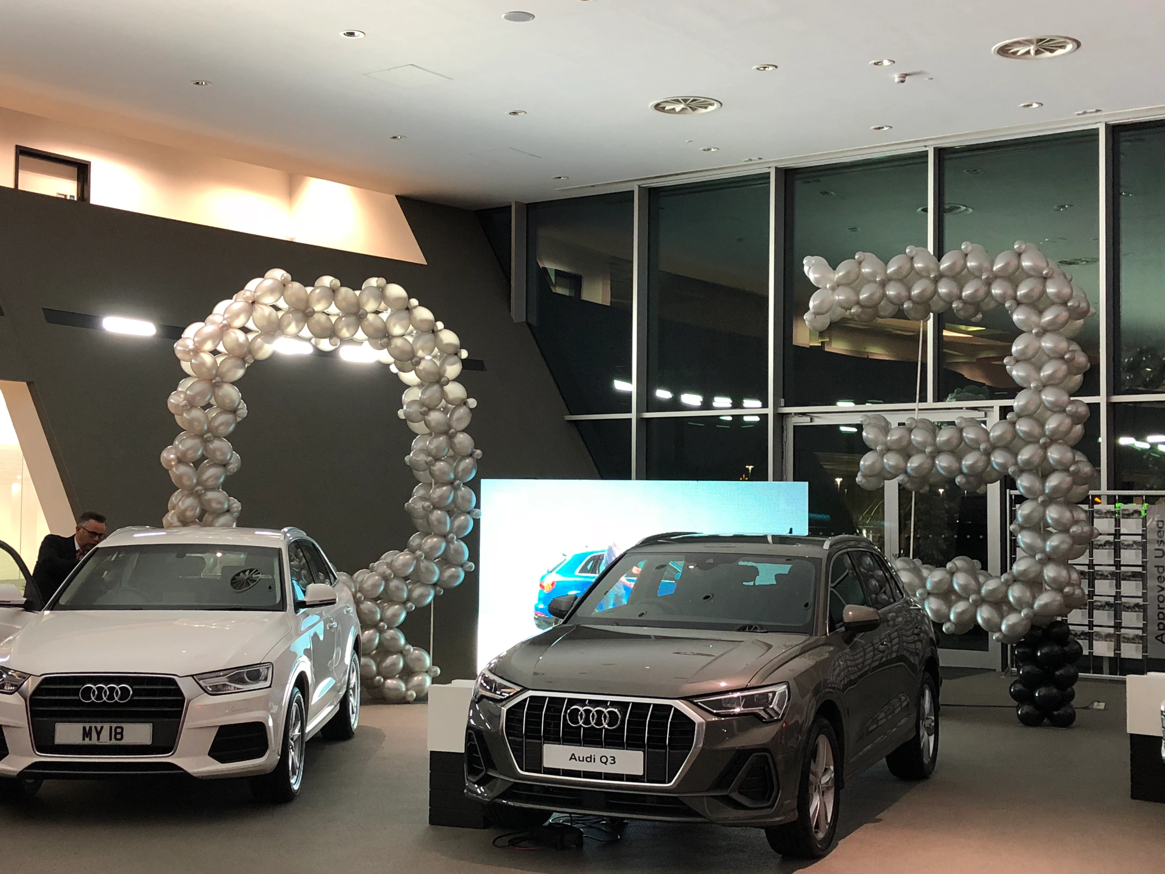 Car showroom balloon display 6