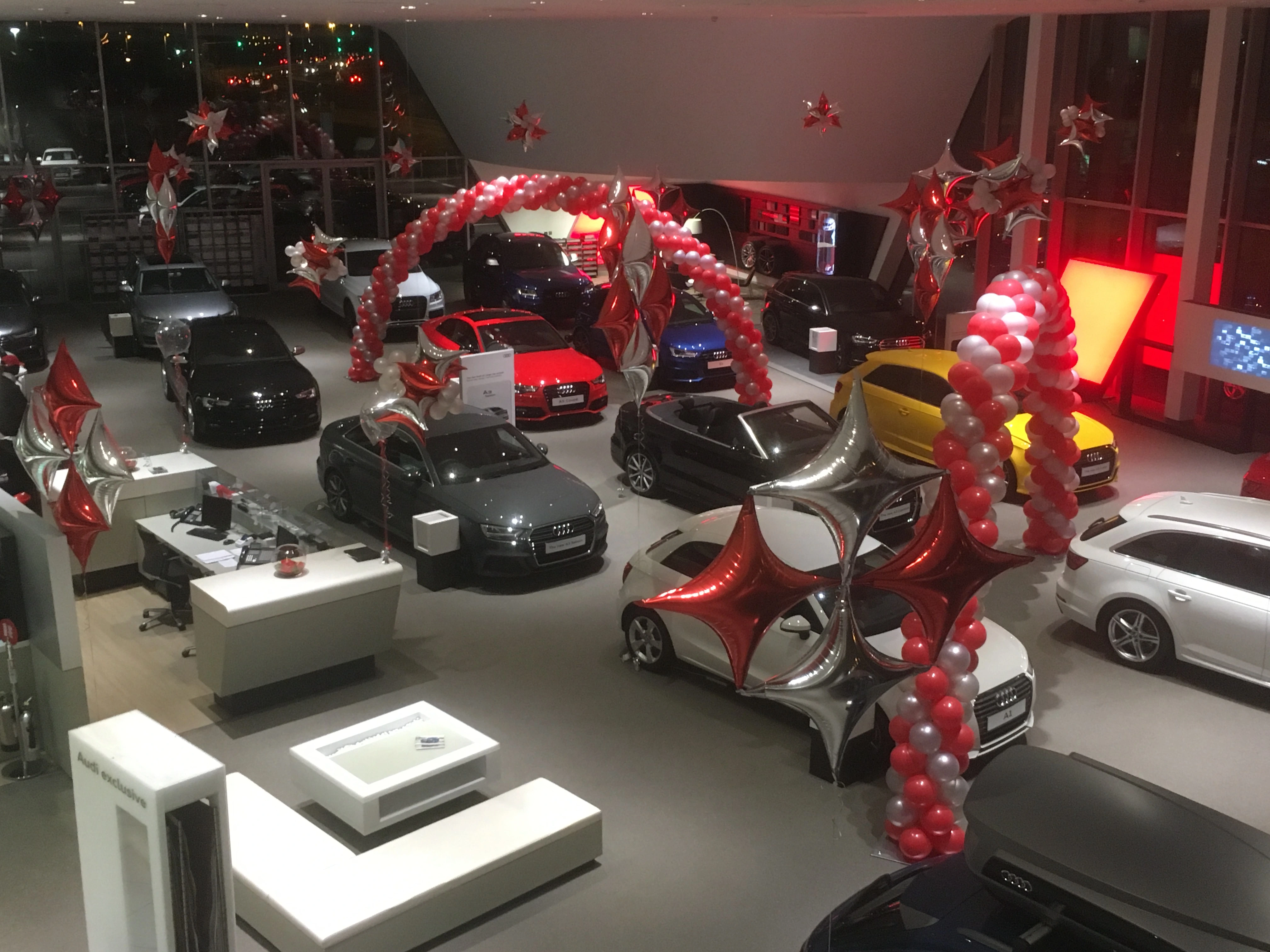 Car showroom balloon display 9