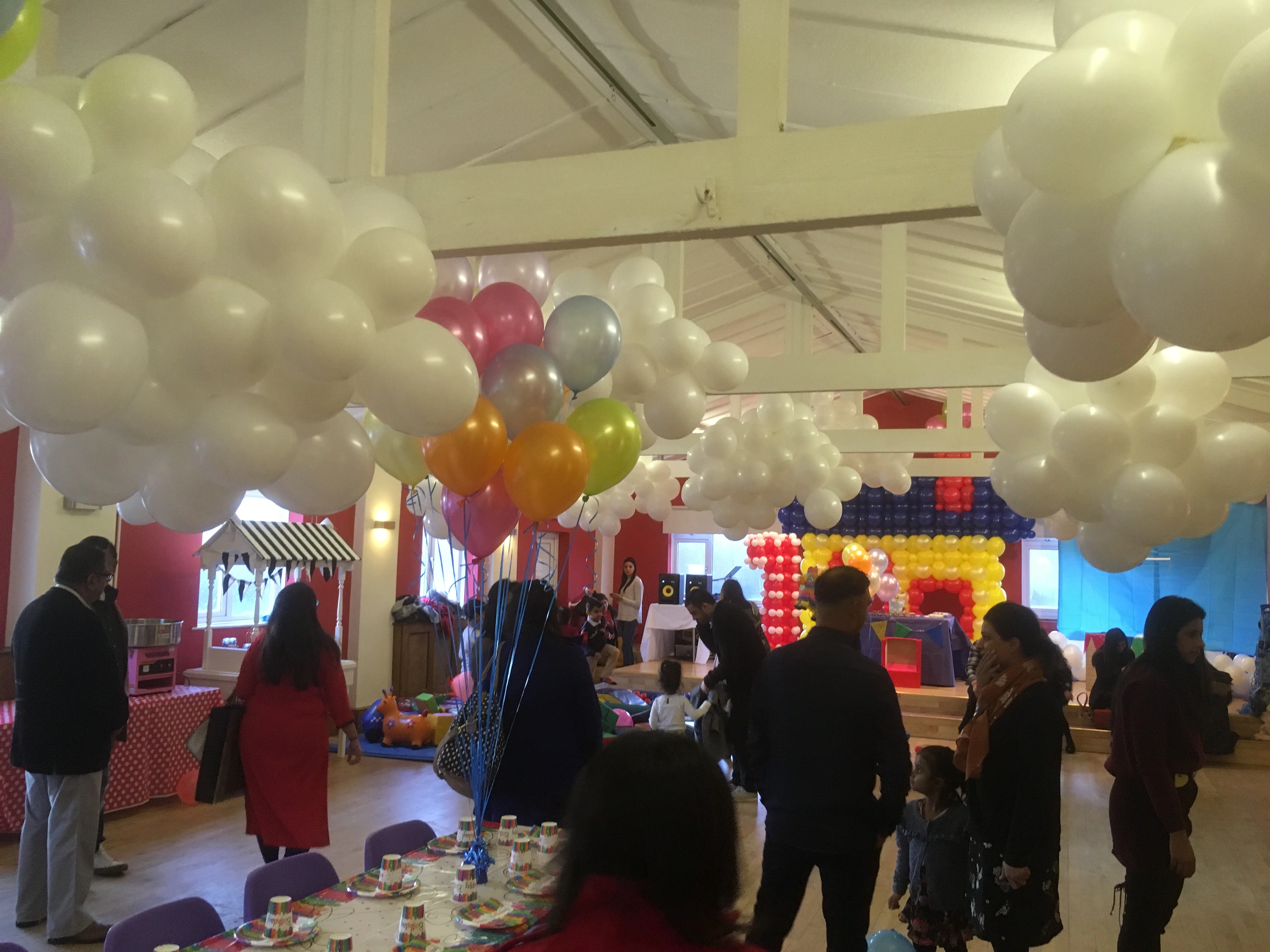 Baby shower balloon setup 9
